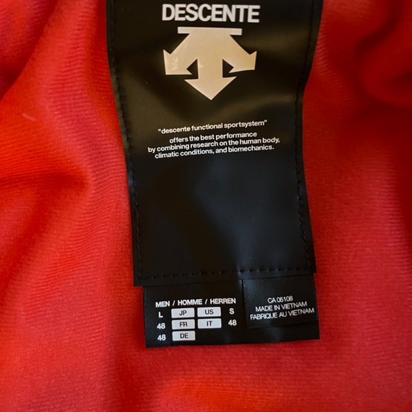 Men’s Descente Synthetically Insulated Ski Jacket - Very Good Used Condition - Picture 5 of 11